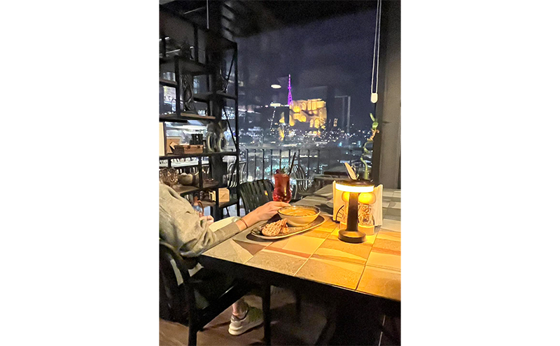 2 სტუმარზე ნომრები საუზმით თბილისის სასტუმროში